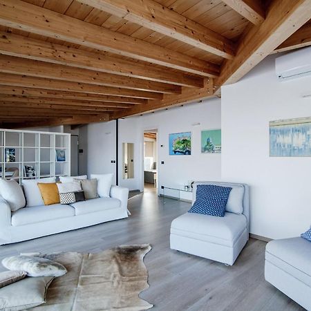 White Attic - By Myhomeincomo Camnago Volta Exterior foto