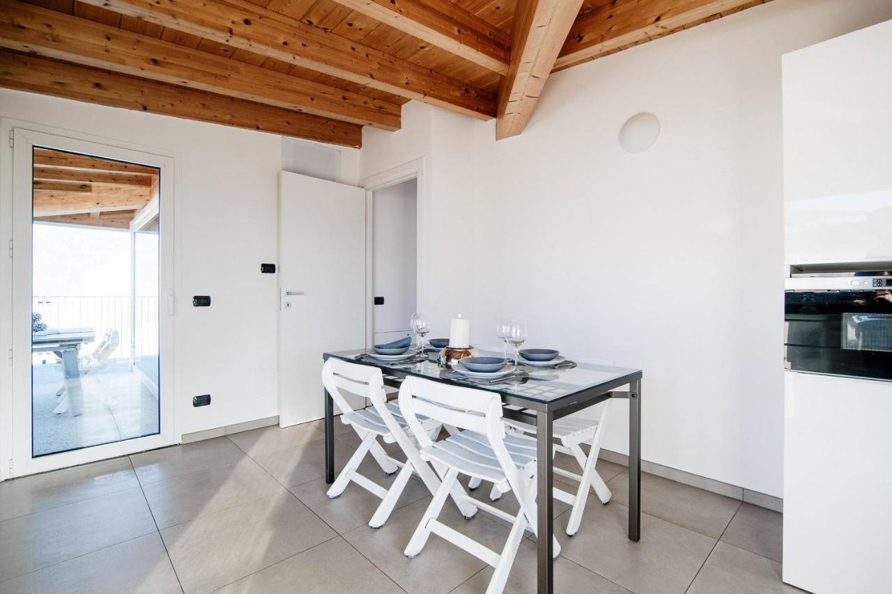 White Attic - By Myhomeincomo Camnago Volta Exterior foto
