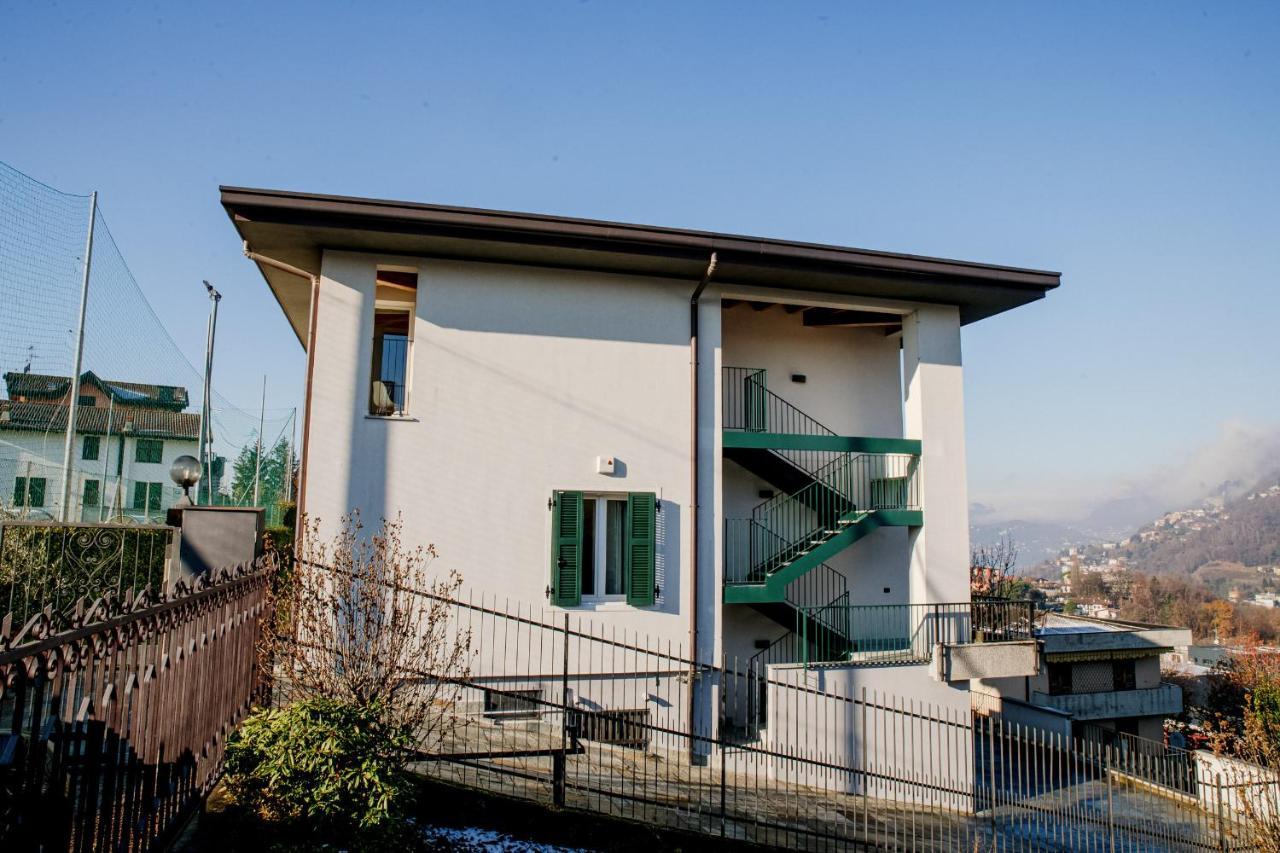 White Attic - By Myhomeincomo Camnago Volta Exterior foto