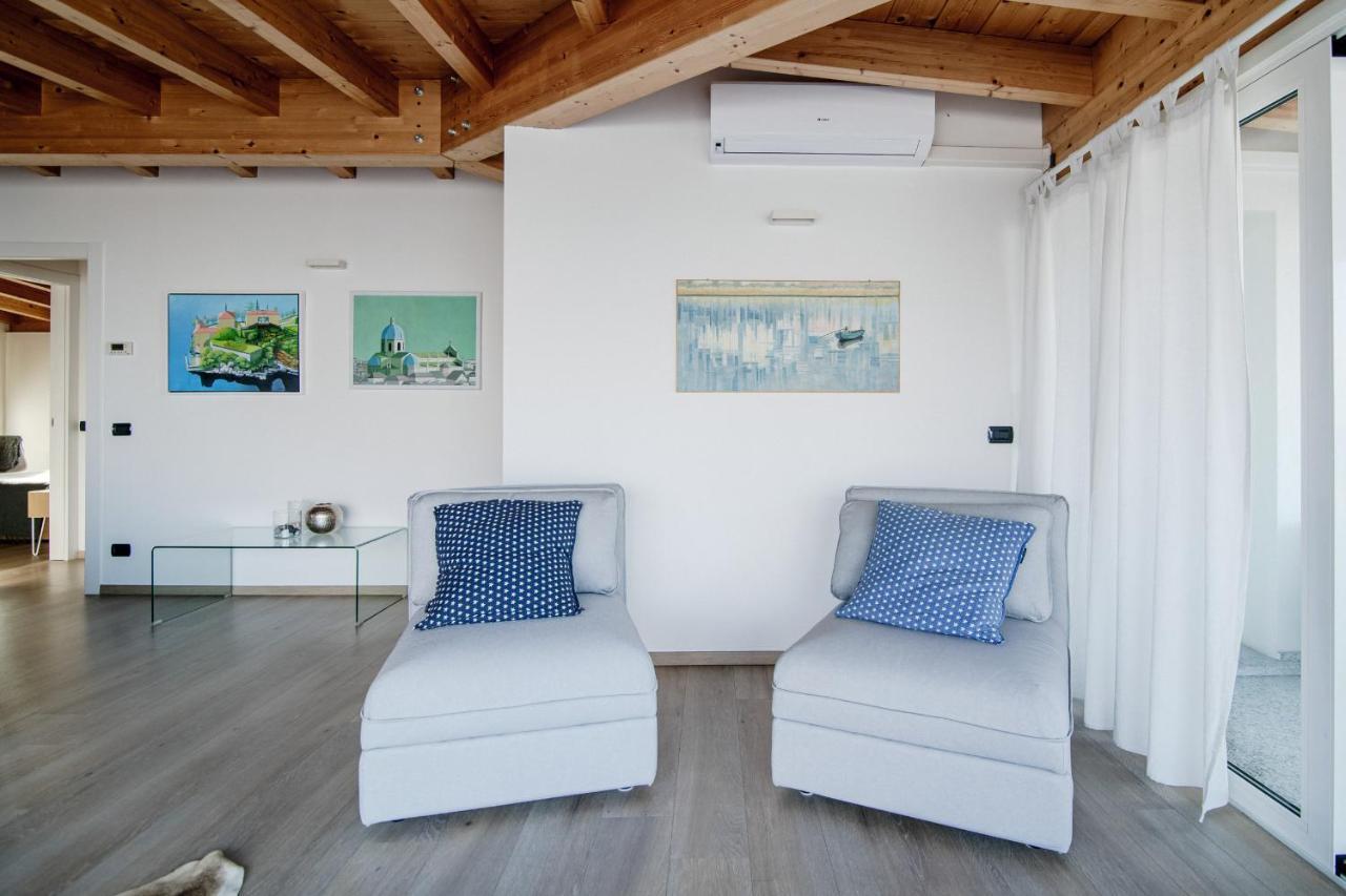 White Attic - By Myhomeincomo Camnago Volta Exterior foto