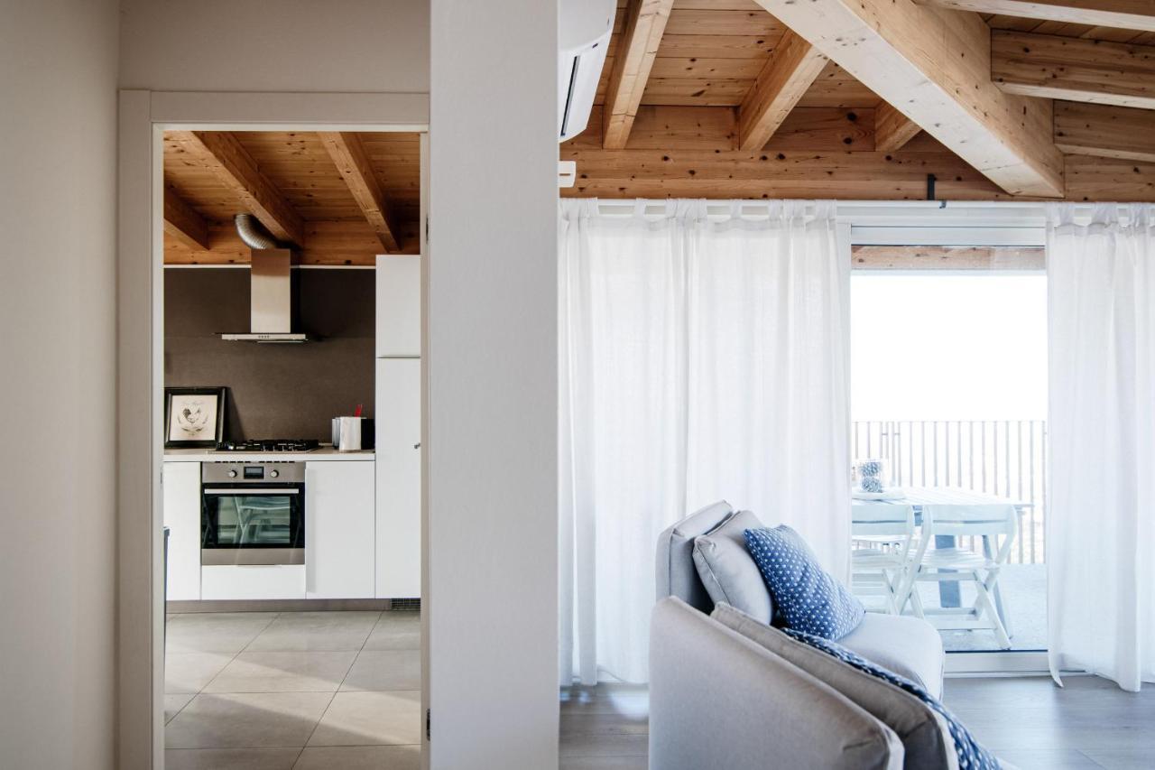 White Attic - By Myhomeincomo Camnago Volta Exterior foto