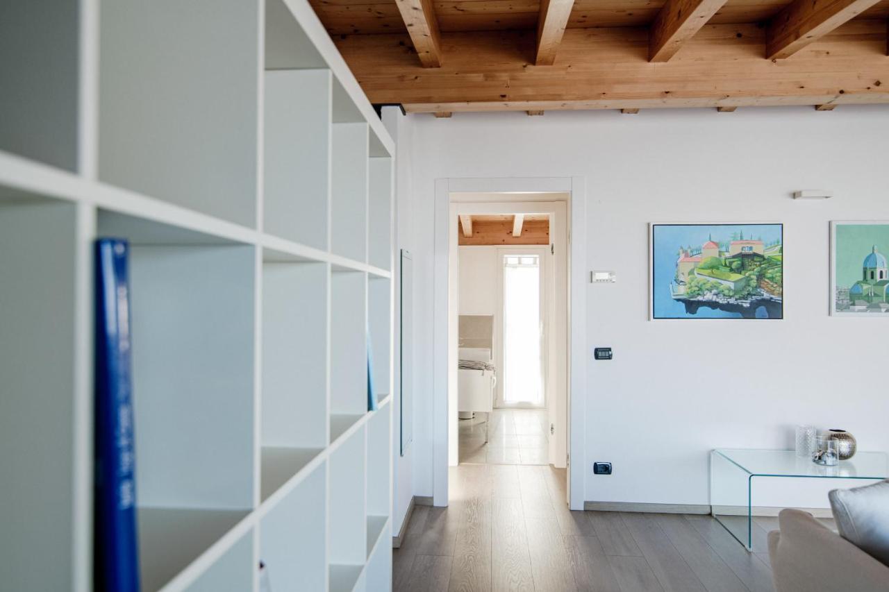 White Attic - By Myhomeincomo Camnago Volta Exterior foto